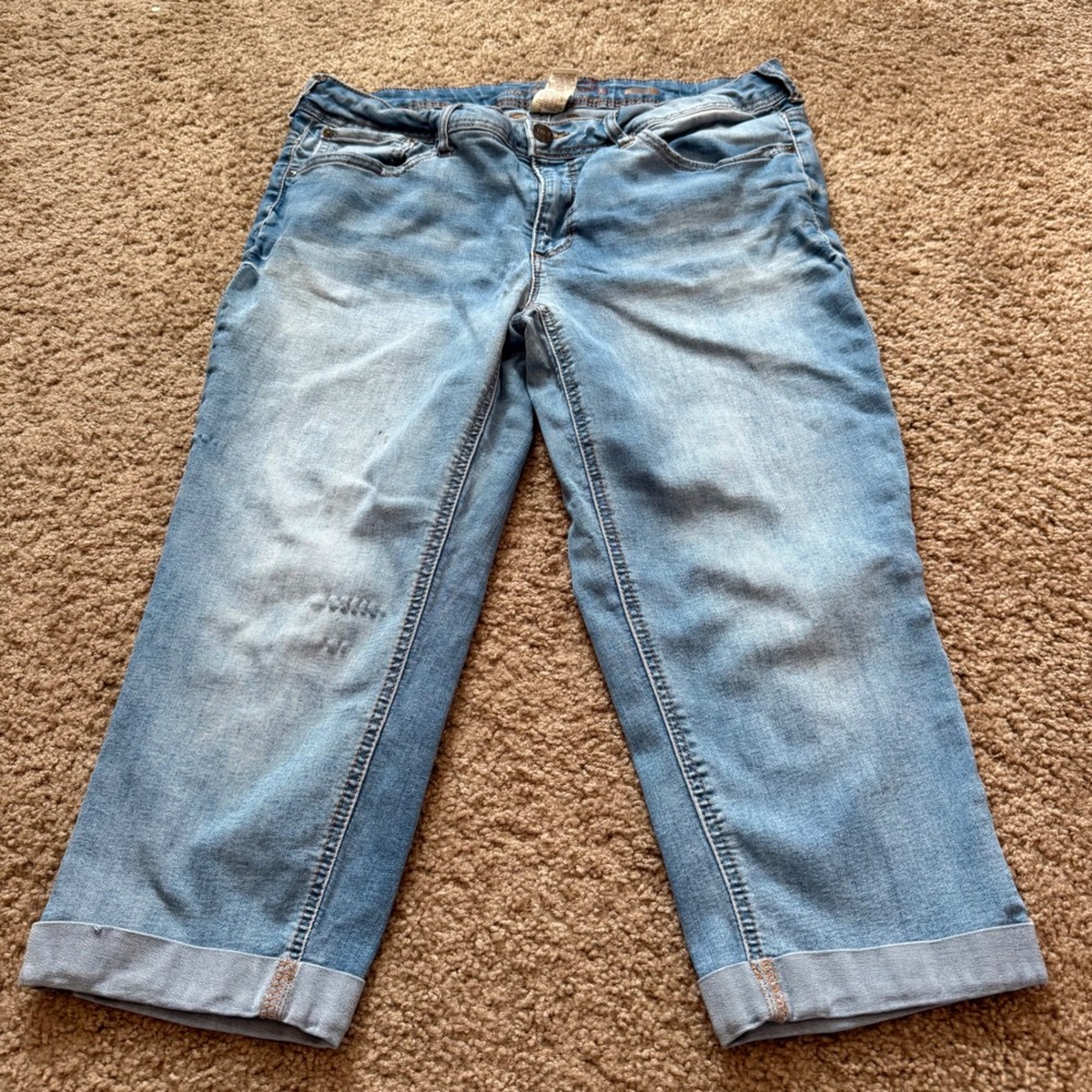 Faded Glory Women Light Wash Capri Jeans Size 16 Stretch Denim Cropped Pants